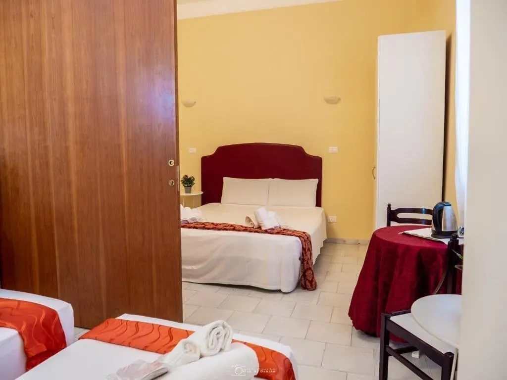 Room, Miss Suite, Naples