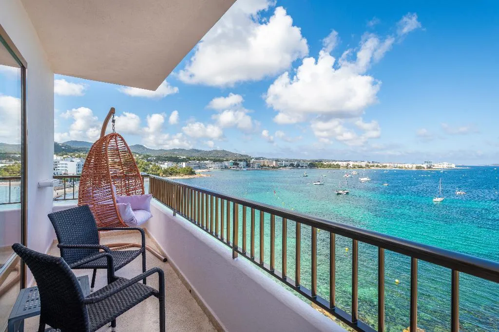 DOUBLE DELUXE Room, NYX Hotel Ibiza - Adults only, Ibiza