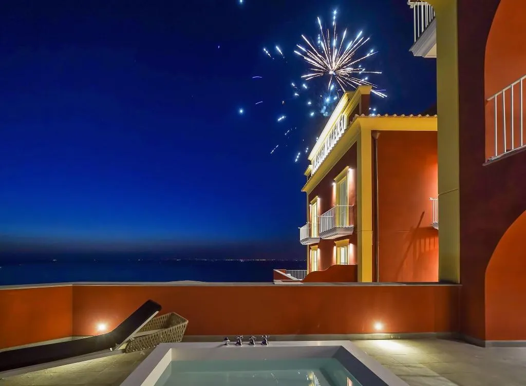 General view, Lorelei Londres, Naples