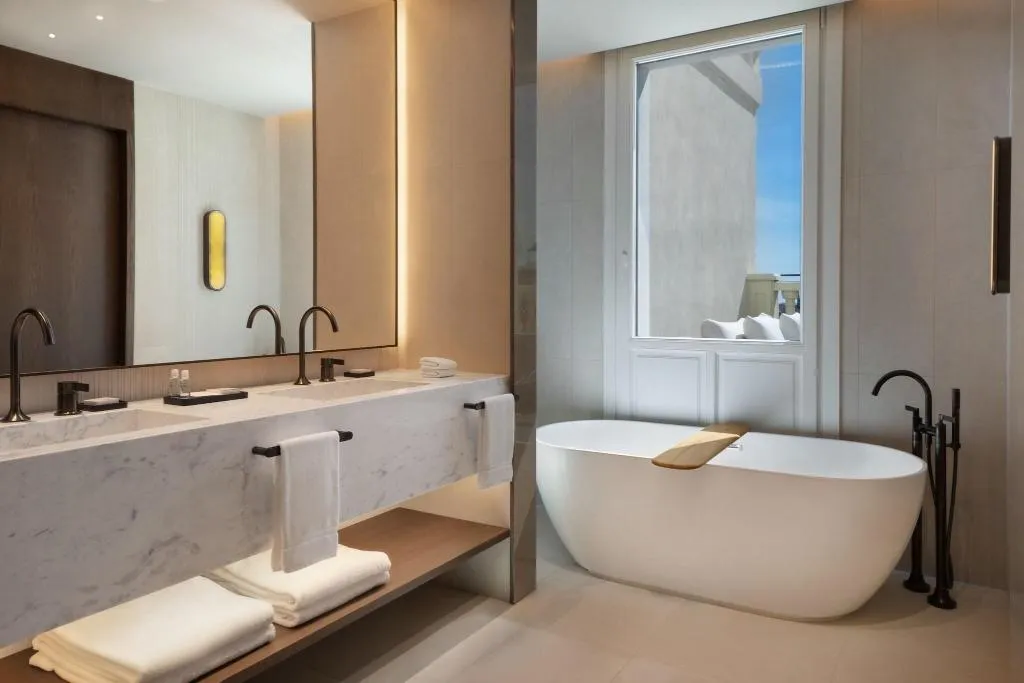 SUITE WITH TERRACE WITH VIEWS Room, Jw Marriott Hotel Madrid, Madrid