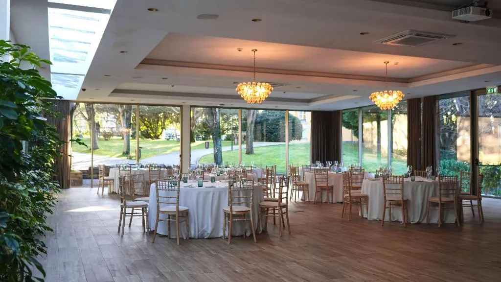Restaurant, Boeira Garden Hotel Porto Gaia, Curio Collection, Porto