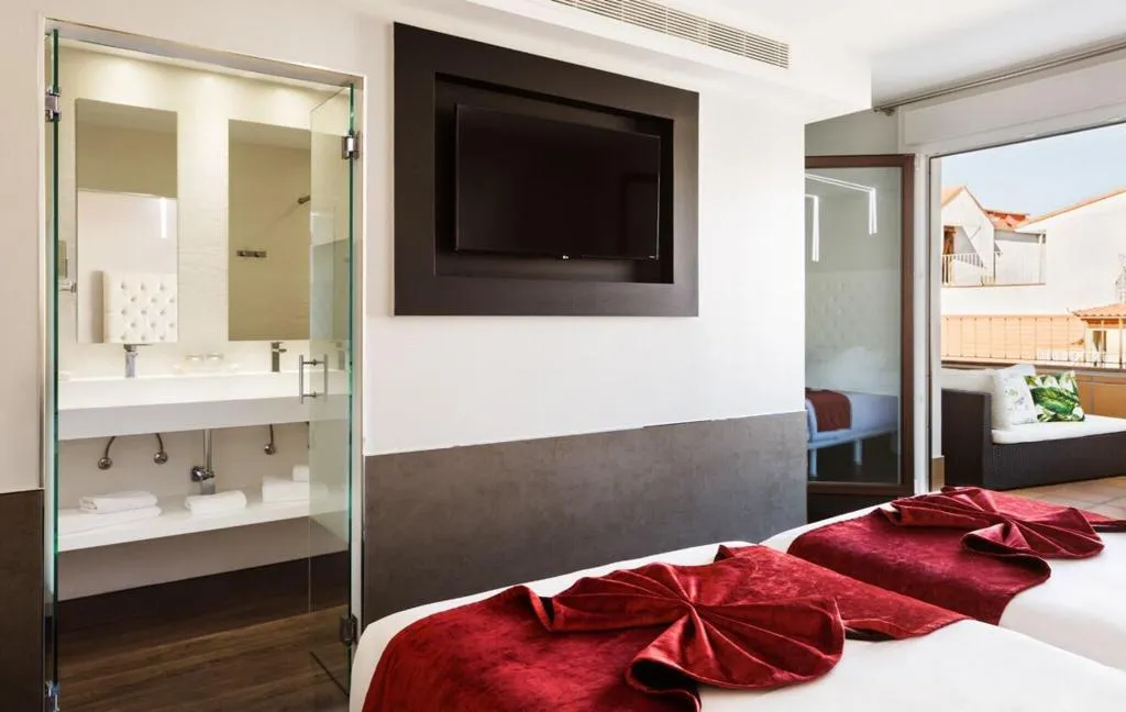 Room, Francisco I, Madrid