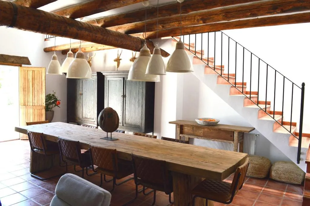 Room, Benali, Valencia