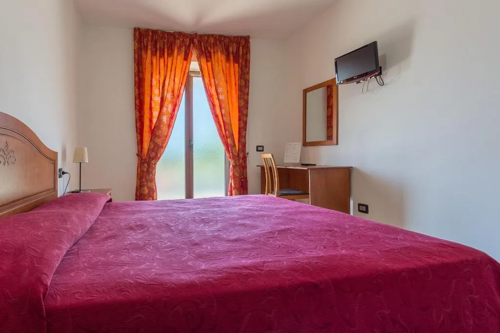 Room, Hotel Plaza, Naples