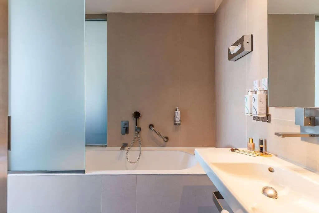 JUNIOR SUITE KING SIZE BED Room, Best Western Premier Hotel Royal Santina, Rome