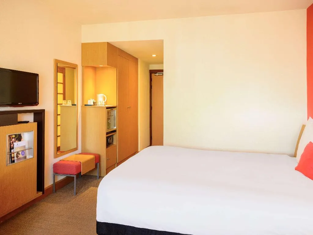 DOUBLE SUPERIOR QUEEN BED Room, Novotel Porto Gaia, Porto