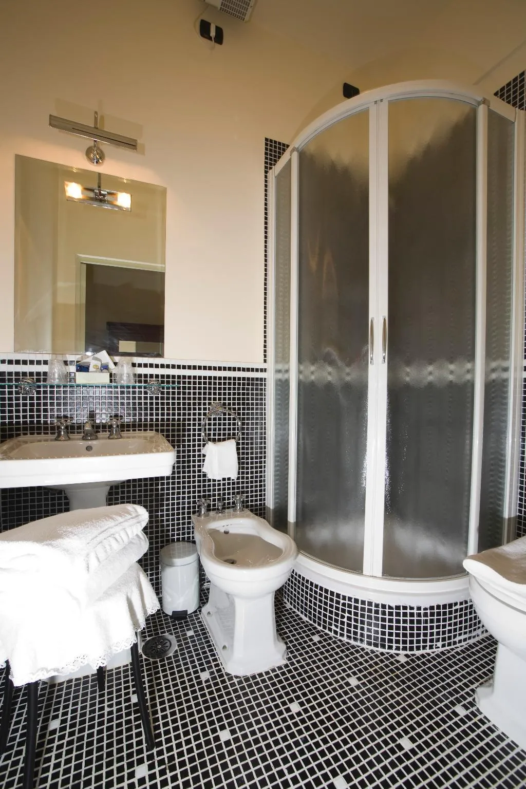 APARTMENT TWO BEDROOMS Room, Residence Palazzo Gamba, Florence