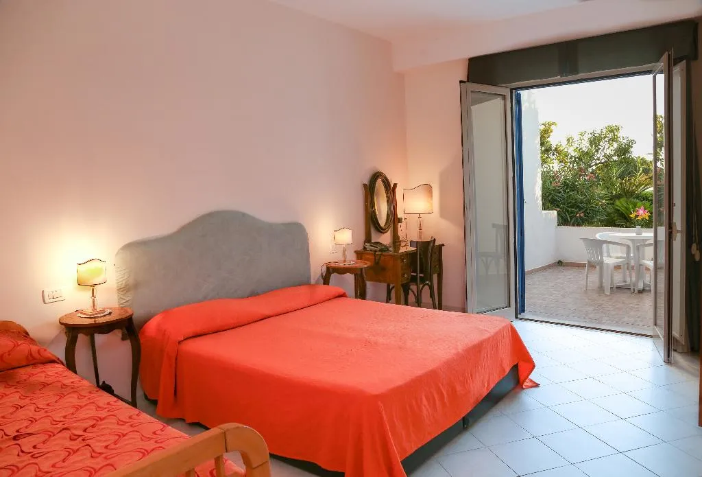 TRIPLE STANDARD Room, Loreley, Naples