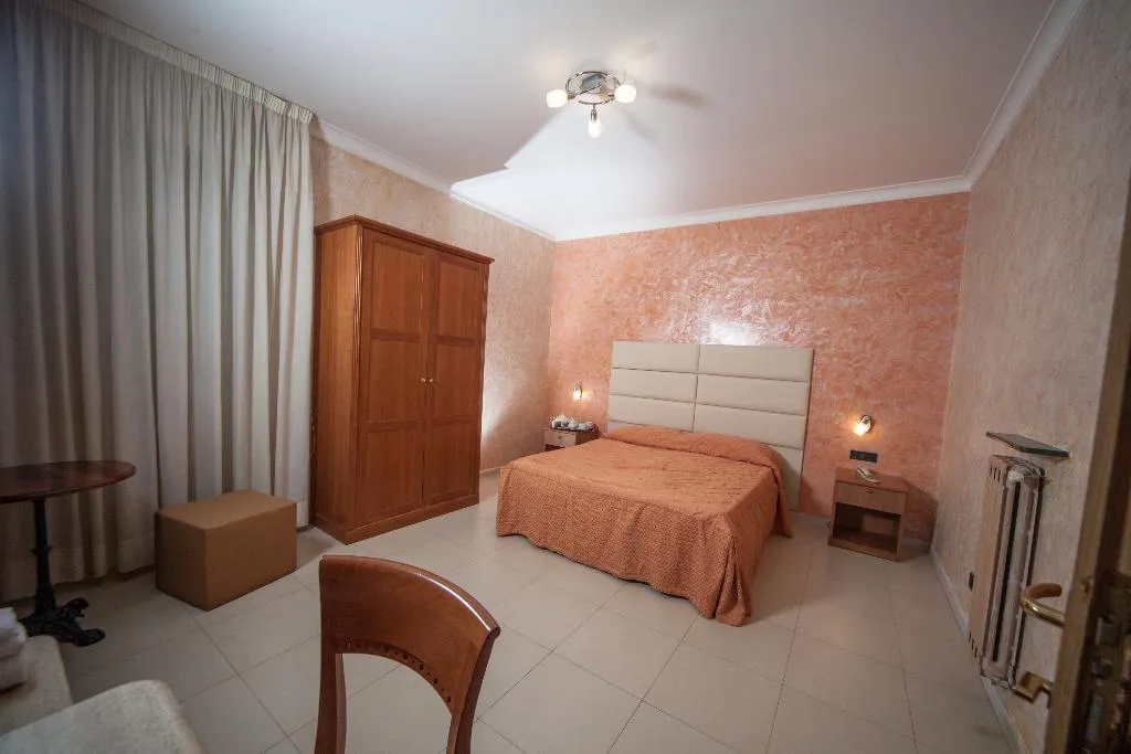 QUADRUPLE STANDARD Room, La Pace, Naples