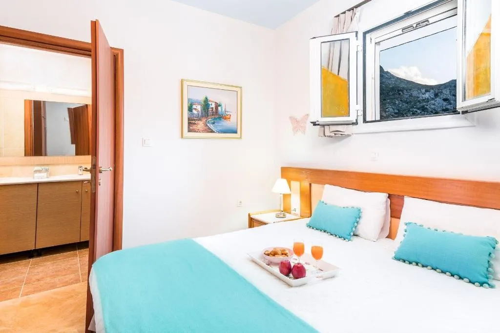 Room, Villa Frati Gorge, Crete