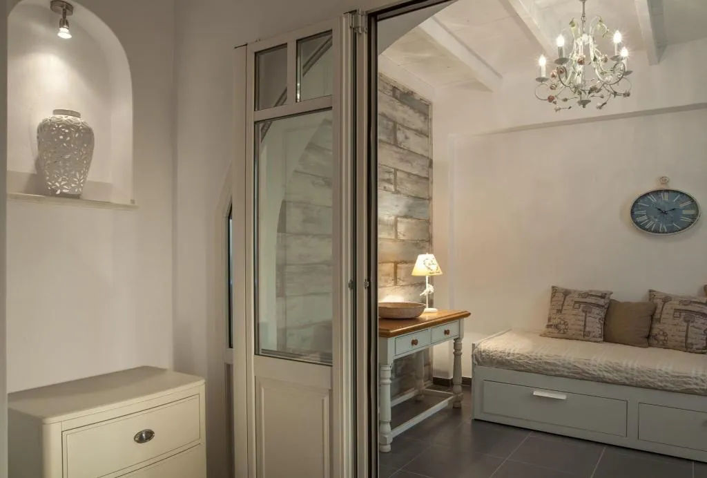 Room, Miland Suites, Santorini