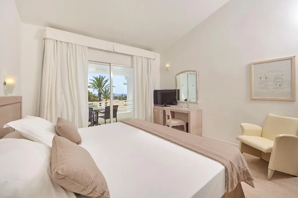 Room, Prinsotel la Caleta Apts., Menorca