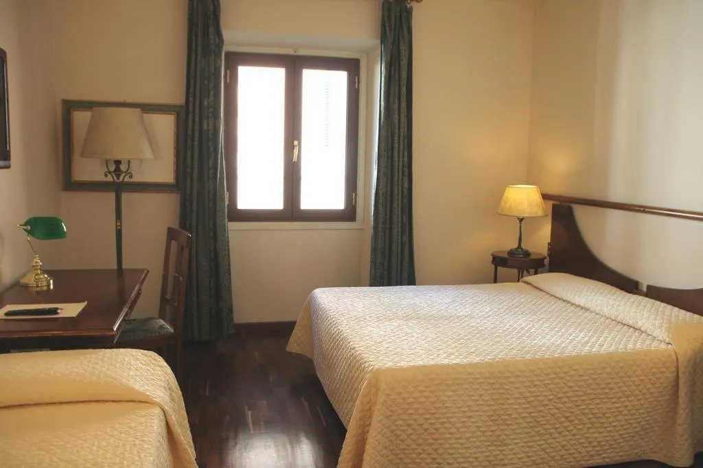Room, Le Due Fontane, Florence