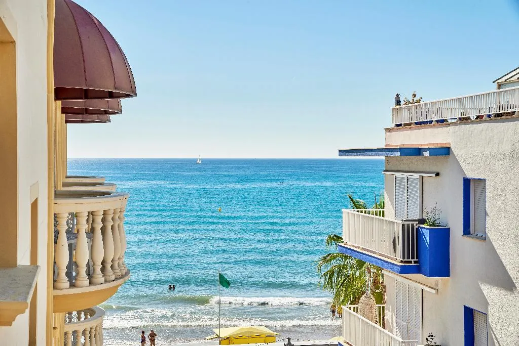 DOUBLE SUPERIOR Room, URH Sitges Playa, Costa Brava