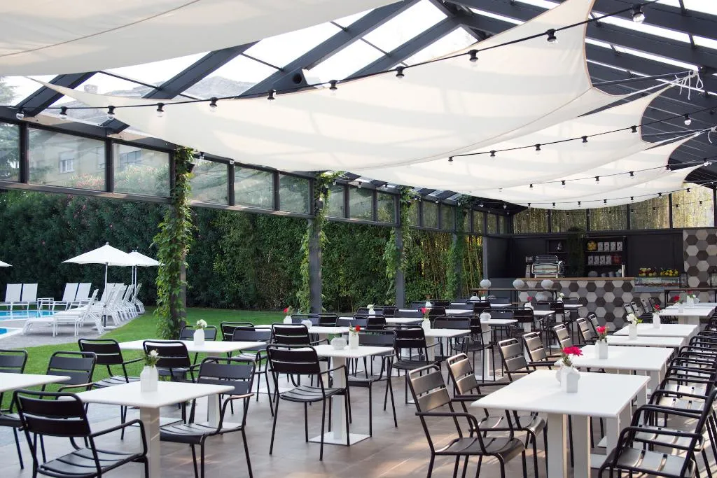 Terrace, Luise, Milan