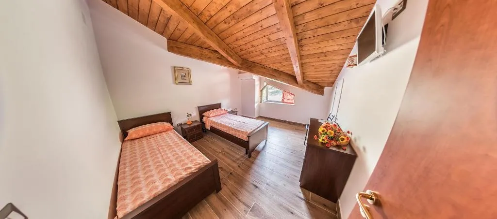 Room, La Mortella, Naples