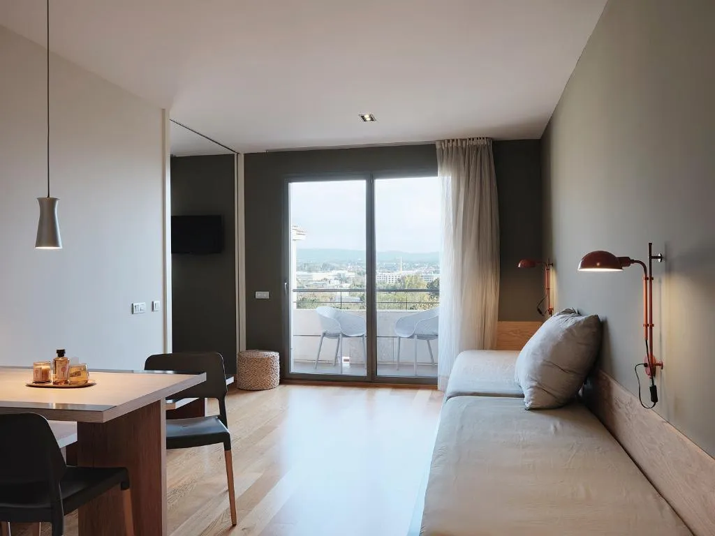 JUNIOR SUITE STANDARD Room, Qgat Suites & Events, Barcelona