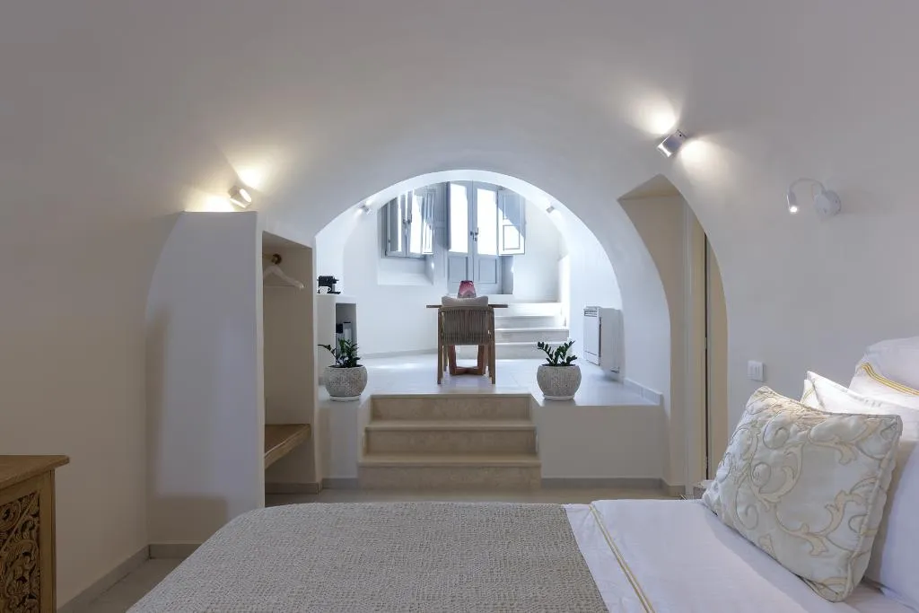 SUITE DELUXE KING BED Room, La Madeleine Oia, Santorini