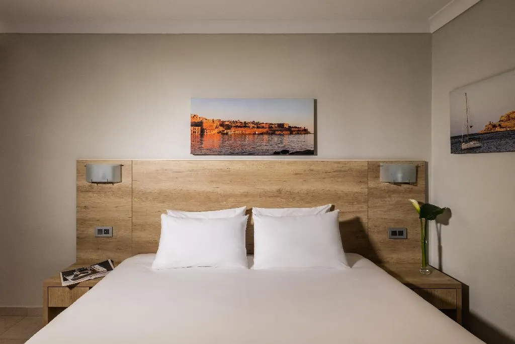 TRIPLE SEA VIEW Room, QAWRA Palace Resort & SPA, Malta