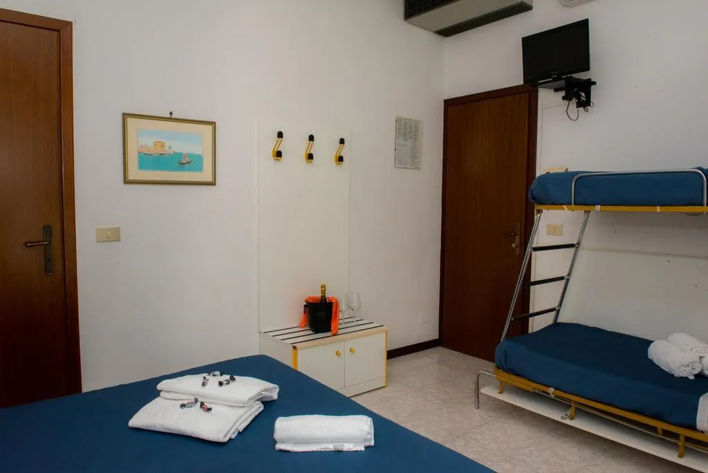 QUADRUPLE ECONOMY Room, Malibran Jesolo, Venice