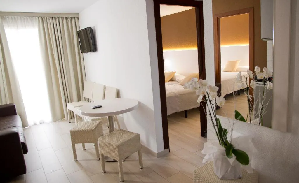 APARTMENT CAPACITY 6 Room, Aparthotel Miami Park, Costa Brava