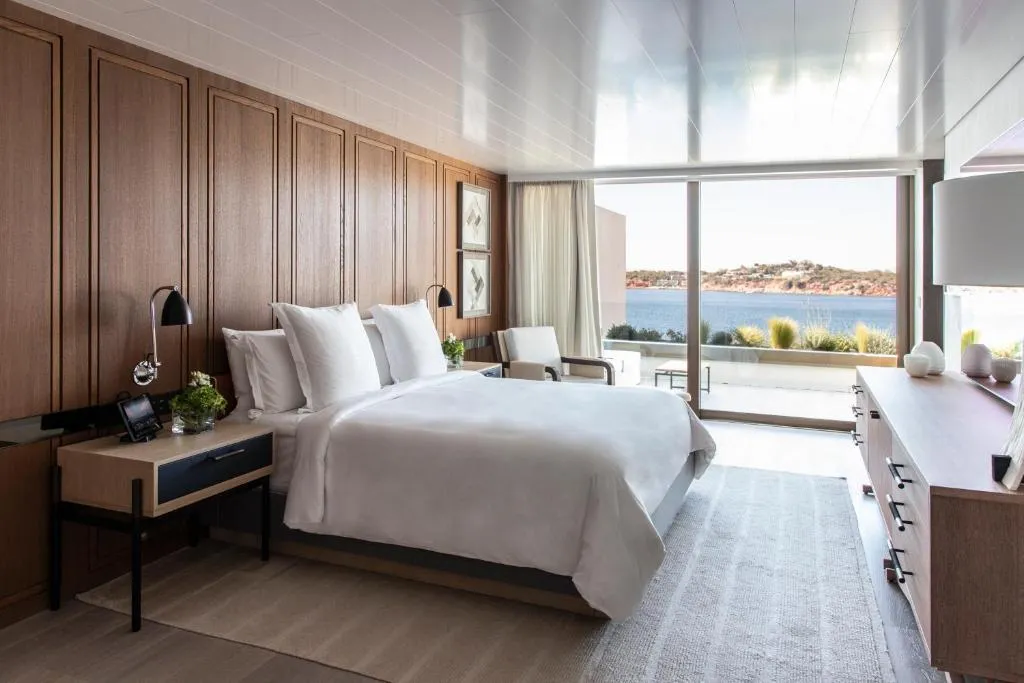 SUITE KING SIZE BED Room, Four Seasons Astir Palace Hotel Athens, Athens