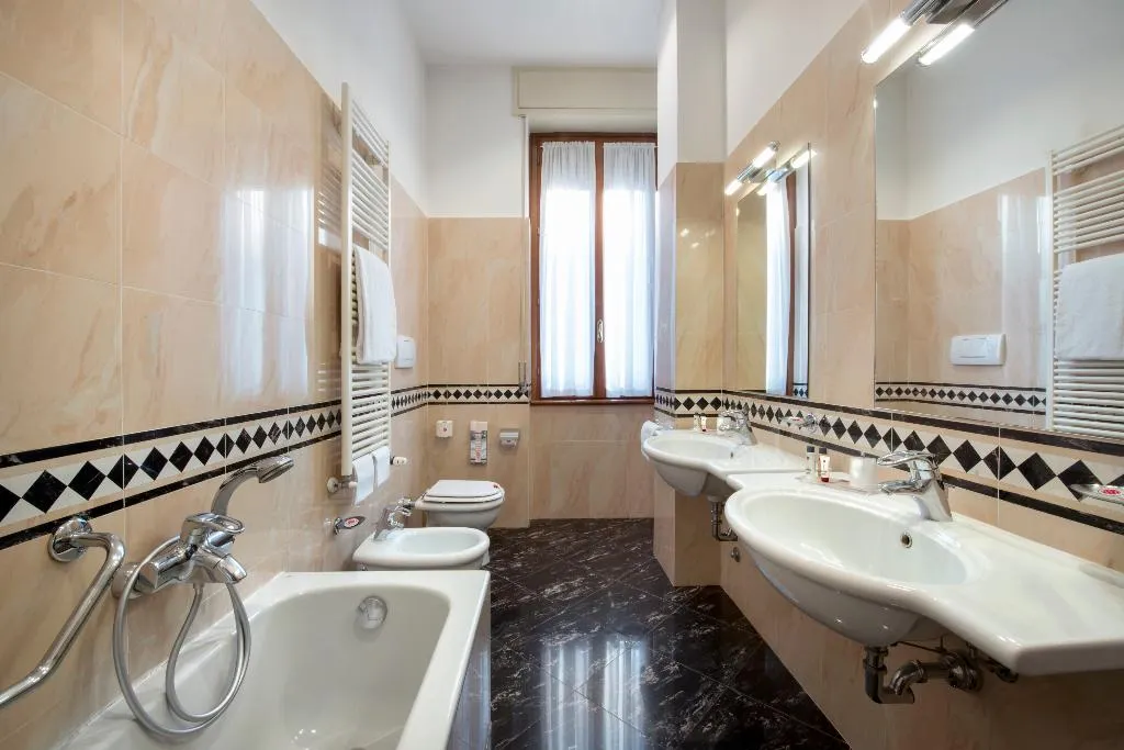 TRIPLE STANDARD Room, Lancaster Hotel, Milan