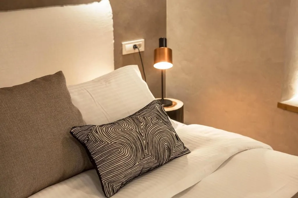 Room, J&G Suites, Crete