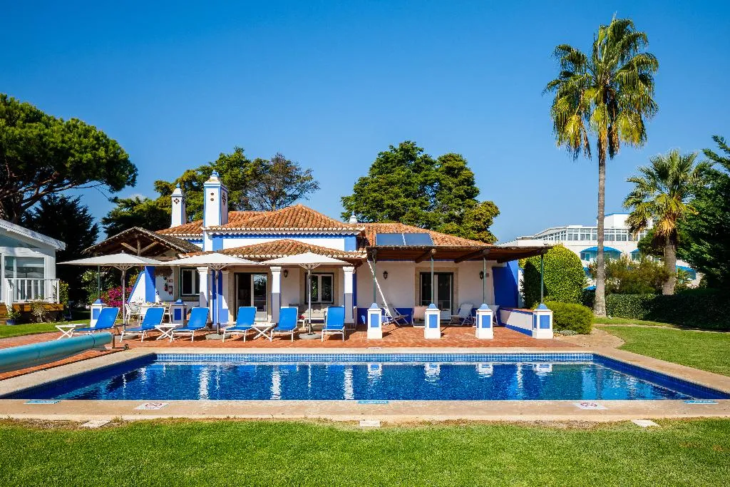 VILLA THREE BEDROOMS Room, Shantivillas, Algarve