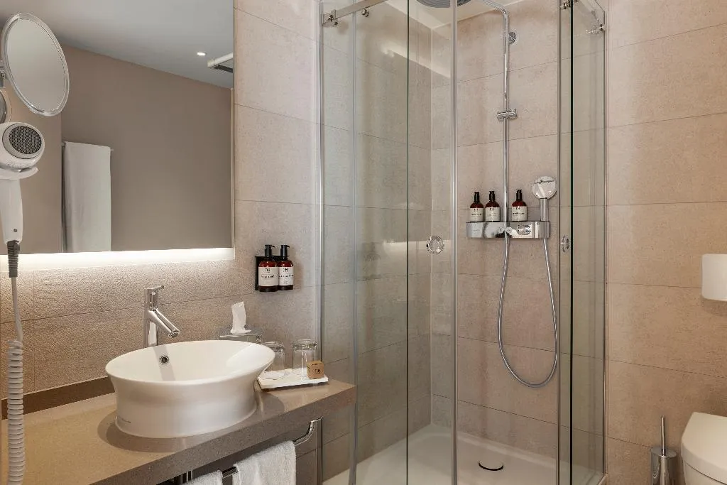 TRIPLE STANDARD Room, NH Berlin Kurfürstendamm, Berlin