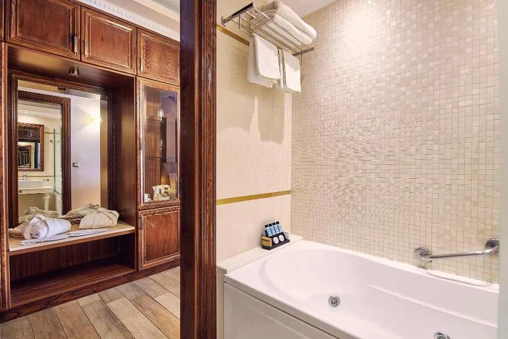 JUNIOR SUITE POOL VIEW Room, Palazetto Suites Zakynthos, Zante