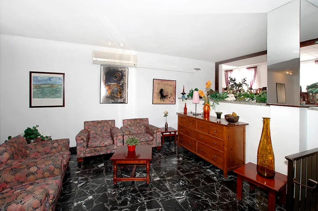 Lobby, Sur, Majorca