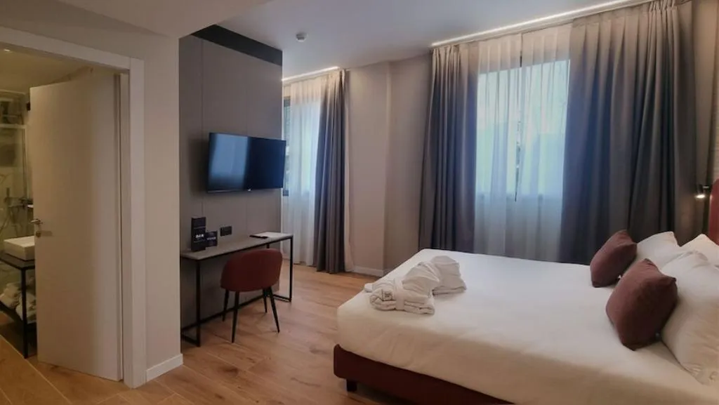 QUADRUPLE DELUXE Room, iH Hotels Milano St. John, Milan