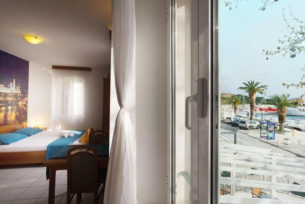 Room, Palac, Split