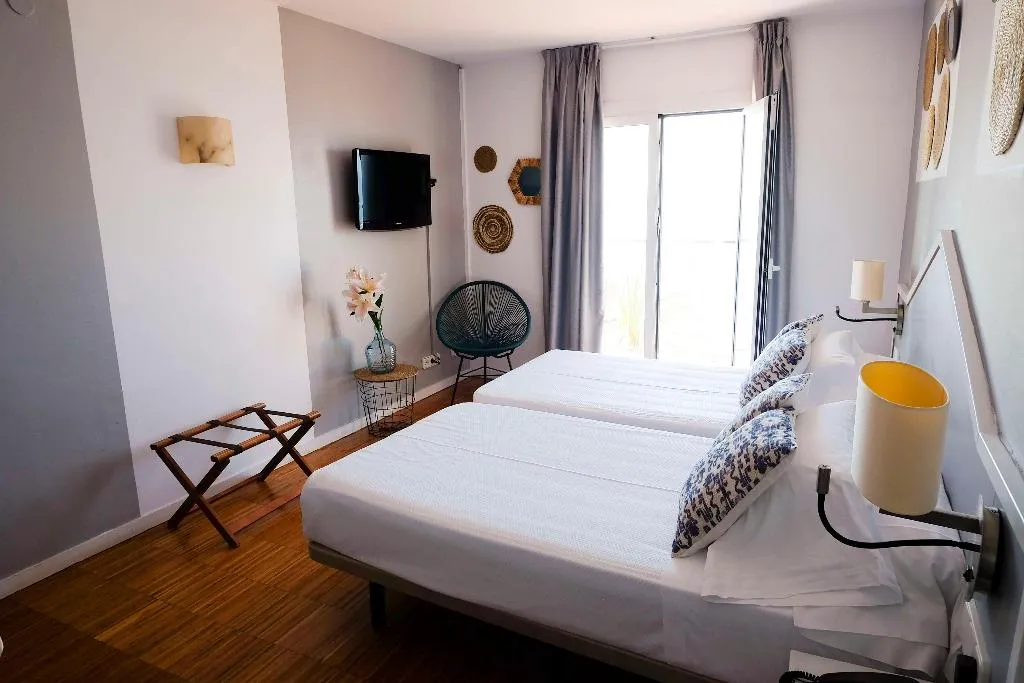 Room, Subur, Costa Brava