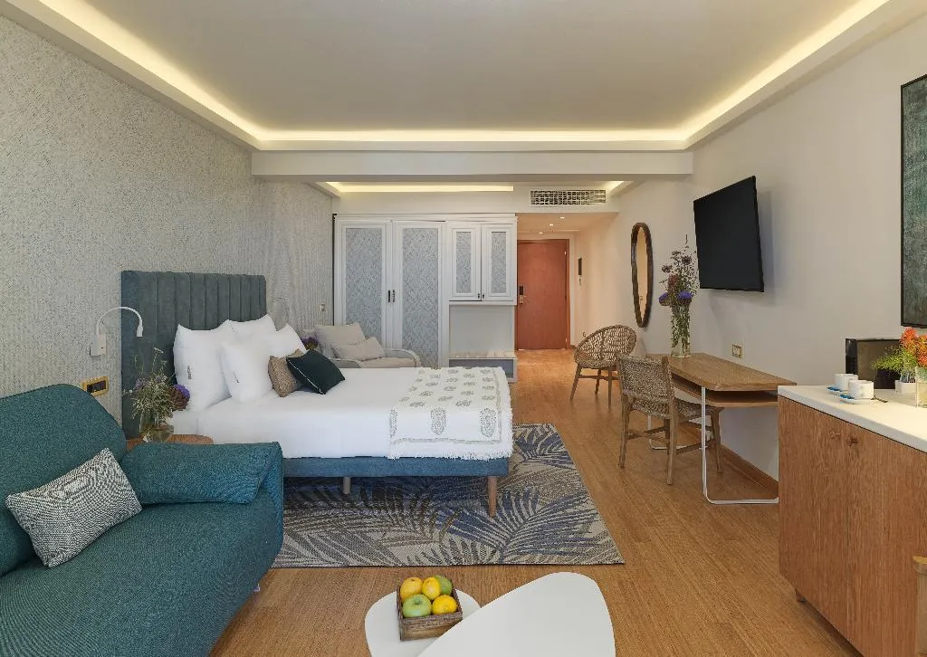 JUNIOR SUITE SEA VIEW WITH PRIVATE POOL Room, Seafos Luxury Resort & Spa, Kalamata