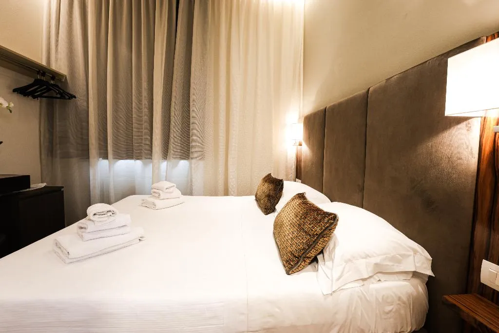 DOUBLE STANDARD Room, Embassy, Florence