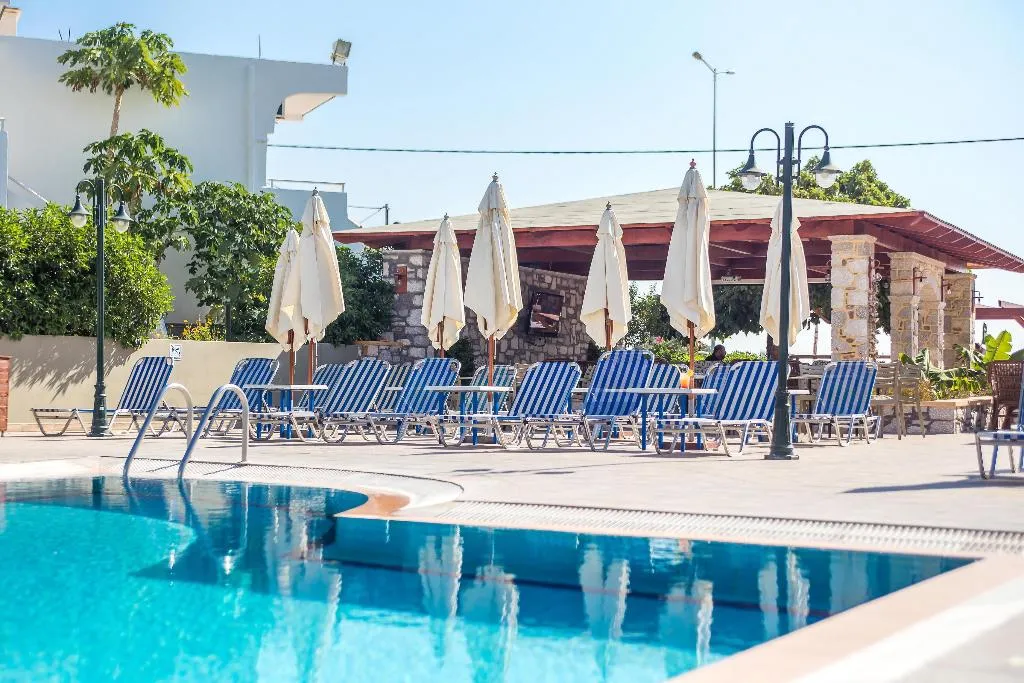 Pool, Georgia Apartments, Rhodes