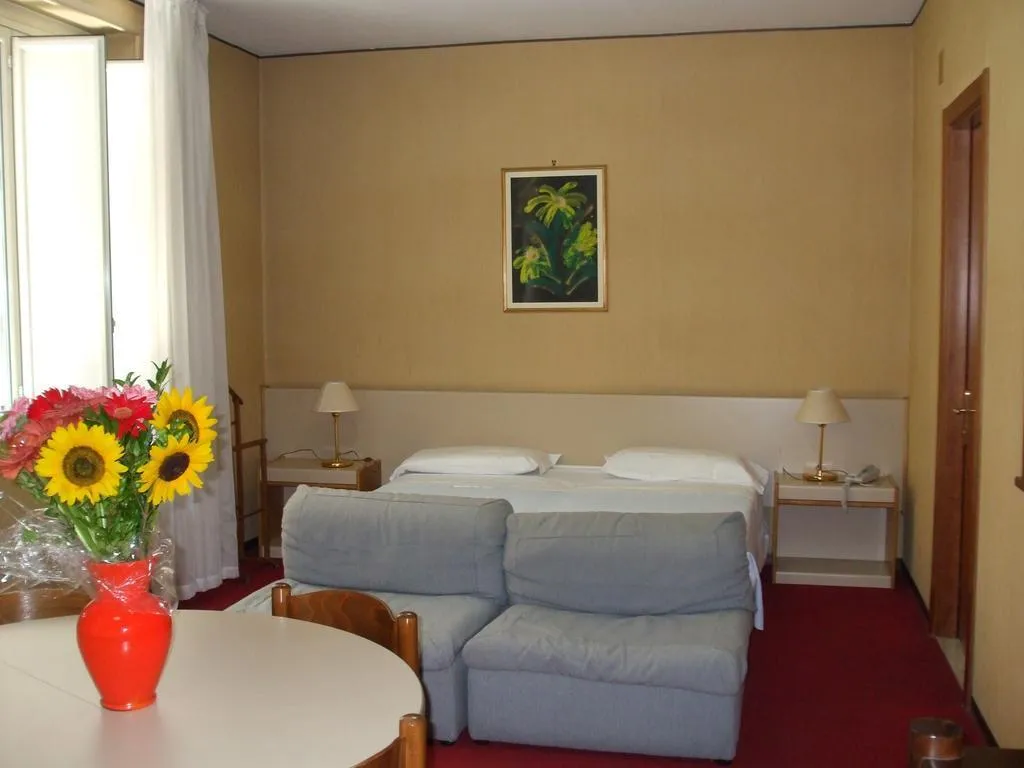 Room, Albergo Mediterraneo, Palermo