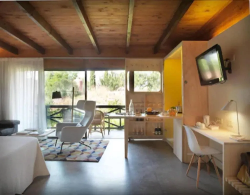 Room, Mont-Sant, Valencia