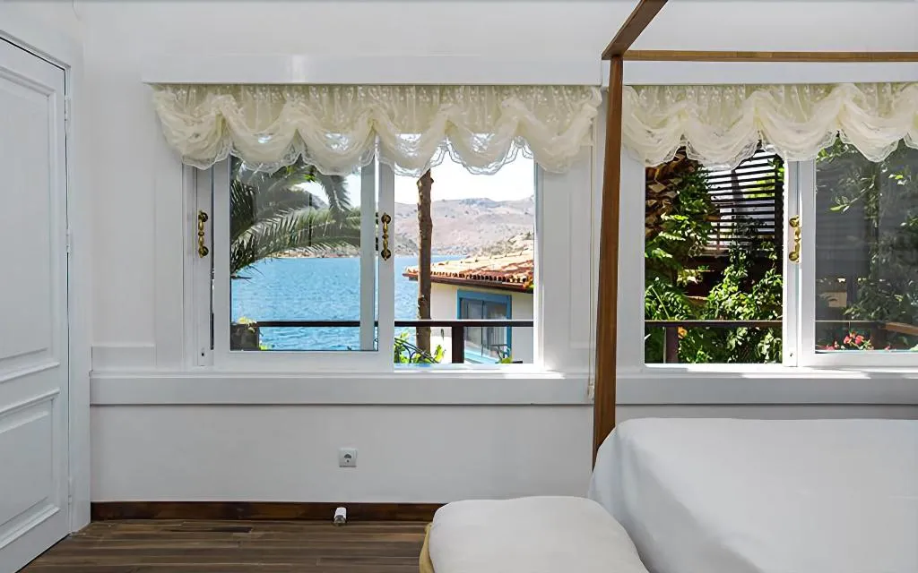Room, Sabrina's Haus, Dalaman