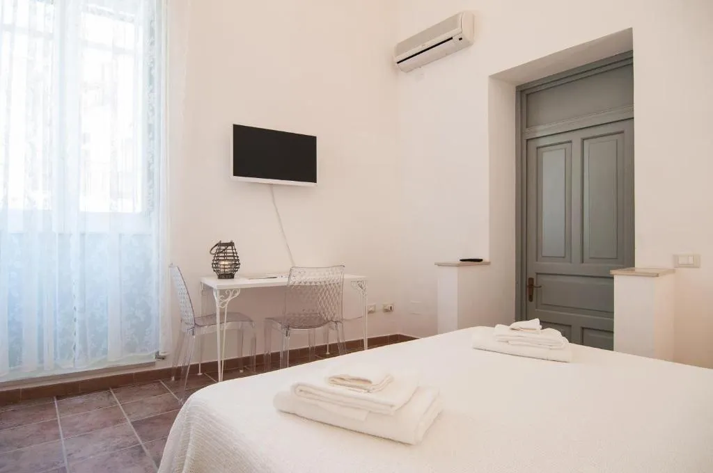Room, Intalloi, Catania