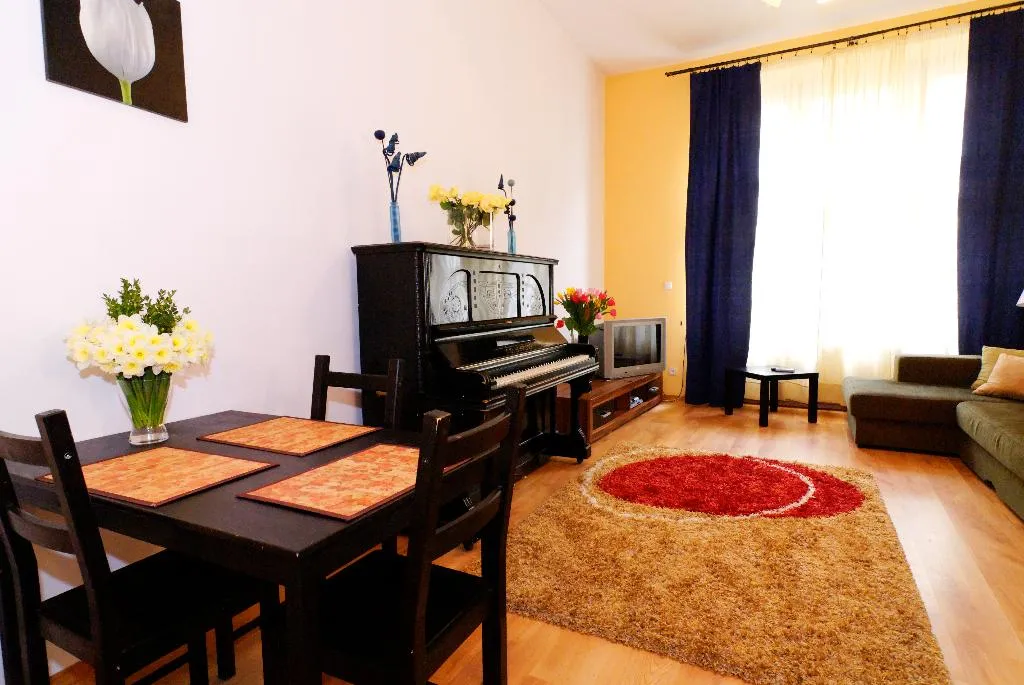 APARTMENT CAPACITY 5 TWO BEDROOMS Room, P&J Tourist Apartments, Krakow