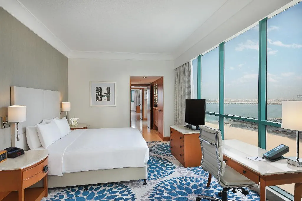 SUITE EXECUTIVE KING BED Room, Hilton Dubai Jumeirah, Dubai