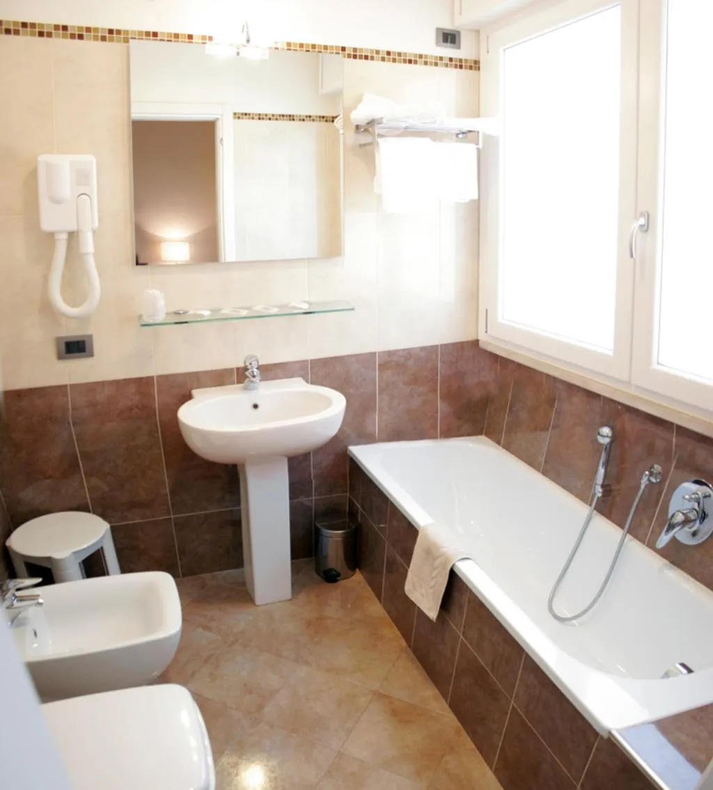 Double or Twin ECONOMY Room, Sorriso, Venice