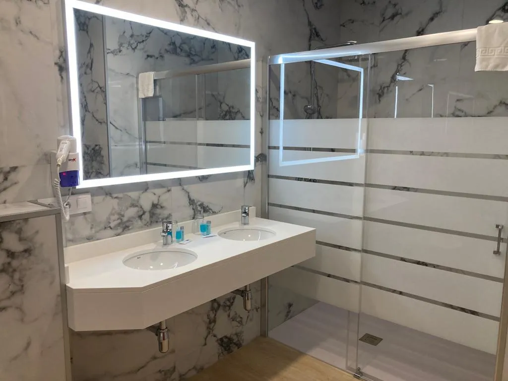 DOUBLE SINGLE USE PREMIUM Room, Amic Colon, Majorca
