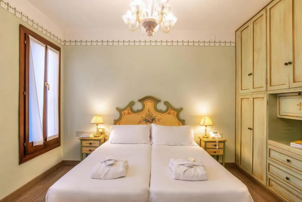 JUNIOR SUITE CLASSIC Room, La Fenice et des Artistes, Venice