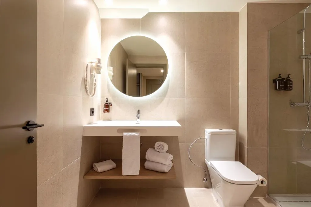 TRIPLE STANDARD Room, Acta Piramides, Madrid