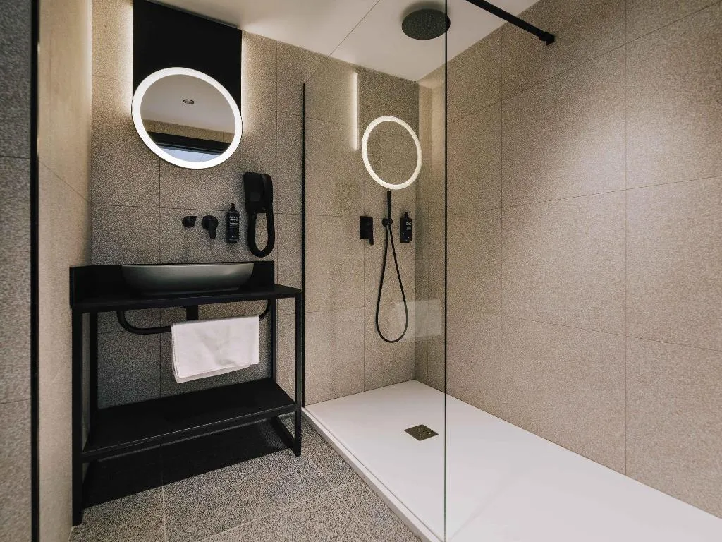 DOUBLE SUPERIOR KING BED Room, ibis Styles ST Pauls Bay Malta, Malta