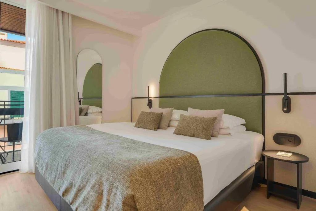 SINGLE WITH BALCONY Room, The Editory Garden Carmo Funchal, Madeira